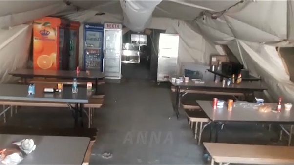 صورة من داخل مطعم القاعدة الأمريكية صورة من داخل مطعم القاعدة الأمريكية