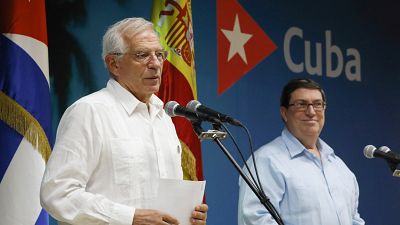 El doble espaldarazo que ha llevado Borrell a Cuba
