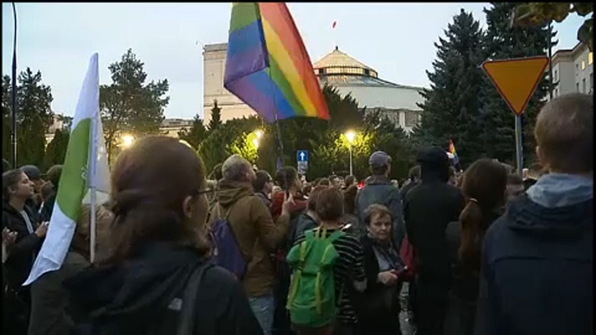"Bigott" törvénytervezet ellen tüntettek Varsóban