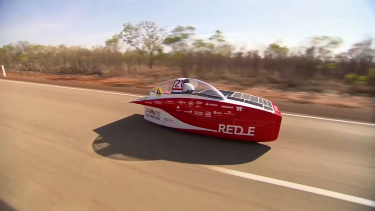 Napelemes autók versenye Ausztráliában 
