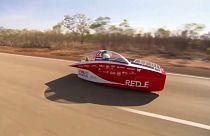 Dünya Güneş Arabaları Yarışı'nda kaza nedeniyle hız limiti uygulandı