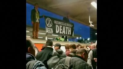Yokoluş İsyanı'nın eylemi Londra'da metro seferlerini aksattı
