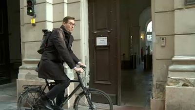 Kerékpárral érkezett Karácsony Gergely a főpolgármesteri hivatalba