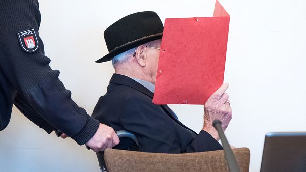 Germania, a processo in un tribunale per minori ex guardia nazista di 93 anni Germania, a processo in un tribunale per minori ex guardia nazista di 93 anni