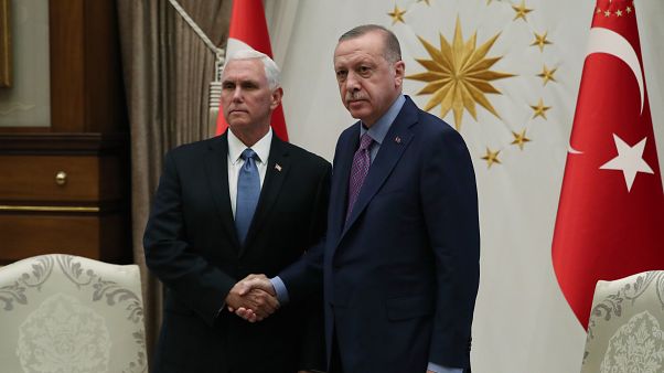 ABD Başkan Yardımcısı Pence ve Cumhurbaşkanı Erdoğan'ın görüşmesi başladı ABD Başkan Yardımcısı Pence ve Cumhurbaşkanı Erdoğan'ın görüşmesi başladı
