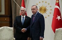 الرئيس التركي رجب طيب أردوغان يستقبل نائب الرئيس الأمريكي مايك بنس في أنقرة