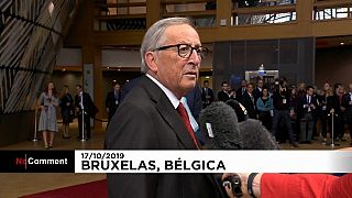 "Estou a falar!", grita Jean-Claude Juncker a um jornalista