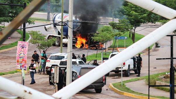 Un fils du Mexicain "El Chapo" arrêté, puis libéré par des narcos surarmés Un fils du Mexicain "El Chapo" arrêté, puis libéré par des narcos surarmés