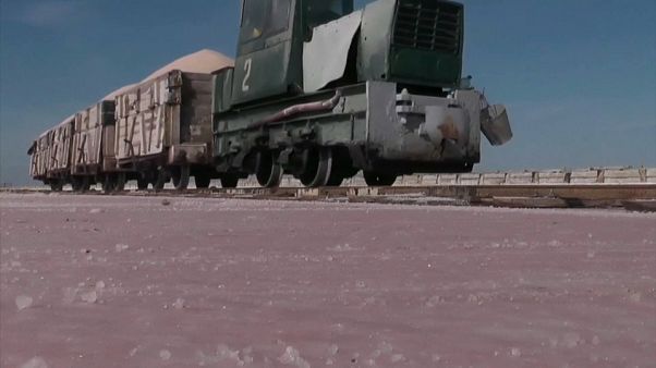 Крымские соледобытчики бьют тревогу Крымские соледобытчики бьют тревогу