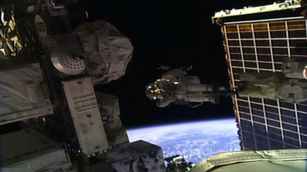 Uzay yürüyüşünü ilk kez tamamı kadınlardan oluşan bir ekip yaptı Uzay yürüyüşünü ilk kez tamamı kadınlardan oluşan bir ekip yaptı