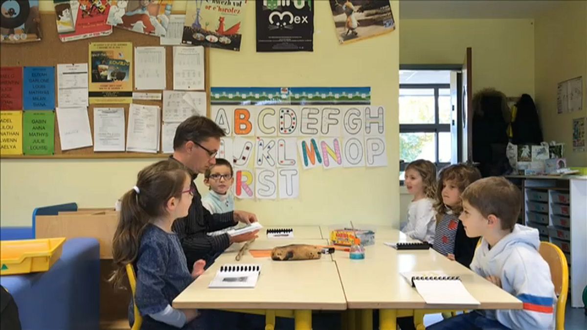 Франция: учи бретонский!
