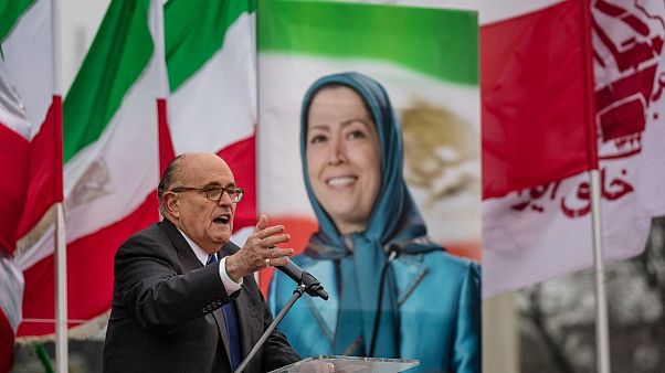 رودی جولیانی در حال سخنرانی در گردهمآیی مجاهدین خلق رودی جولیانی در حال سخنرانی در گردهمآیی مجاهدین خلق