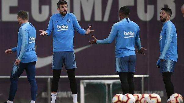 Barselona'daki şiddet olayları 'El Clasico'yu vurdu: Real Madrid maçı ertelendi Barselona'daki şiddet olayları 'El Clasico'yu vurdu: Real Madrid maçı ertelendi