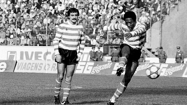 António Oliveira formou com Rui Jordão (à direita) uma das grandes linhas de ataque no Sporting António Oliveira formou com Rui Jordão (à direita) uma das grandes linhas de ataque no Sporting