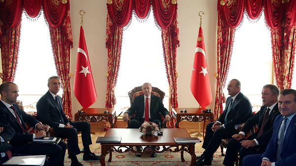Erdogan török elnök és Jens Stoltenberg NATO-főtitkár tárgyal egymással október 11-én Isztambulban Erdogan török elnök és Jens Stoltenberg NATO-főtitkár tárgyal egymással október 11-én Isztambulban
