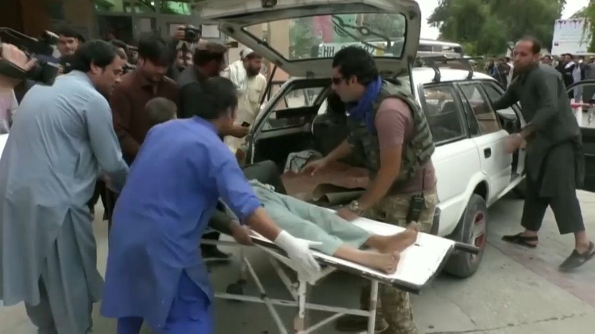Al menos 62 muertos en el sangriento atentado en una mezquita en Afganistán