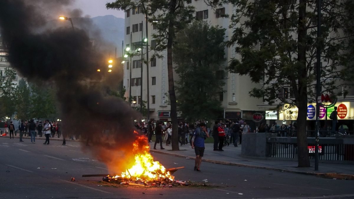 Presidente chileno declara estado de emergência em Santiago do Chile
