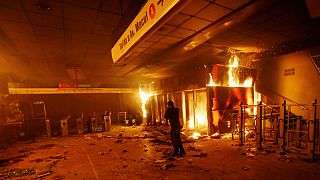 درگیری‌های شدید در سانتیاگو؛ رئیس جمهوری شیلی وضعیت اضطراری اعلام کرد