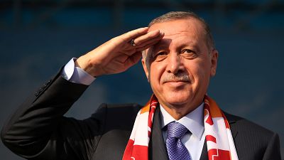 A török elnök „betörné a terroristák fejét”