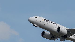 Warnstreiks bei Lufthansa-Töchtern: Etwa 100 Flüge gestrichen