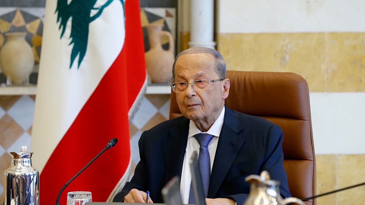 الرئيس اللبناني عون يأمل في إمكانية تشكيل حكومة جديدة في غضون أيام 