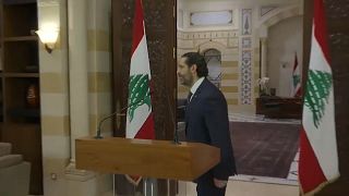 رئيس الوزراء اللبناني سعد الحريري يهم بالمغادرة بعد أول تعليق له على المظاهرات التي يشهدها لبنان 18-10-19