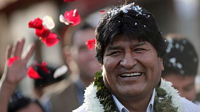 Моралес в лепестках роз: боливийцы выбирают президента