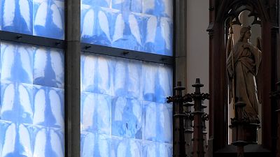 Lungen auf Kirchenfenstern - ein ungew¨öhnlicher Anblick