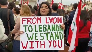 شاهد: اللبنانيون في فرنسا يتضامنون مع احتجاجات الوطن ضد فساد الحكومة