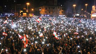 متظاهرون في ساحة عبد الحميد كرامي (ساحة النور) في طرابلس شمال لبنان