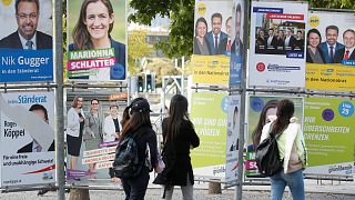 ملصقات لمرشحين للانتخابات التشريعية في سويسرا- أرشيف رويترز