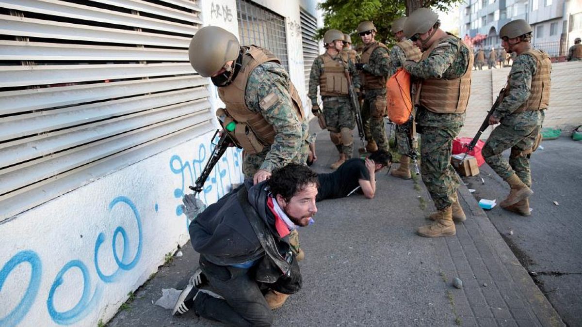 Cile: violenza e proteste non si arrestano, i morti salgono a 13