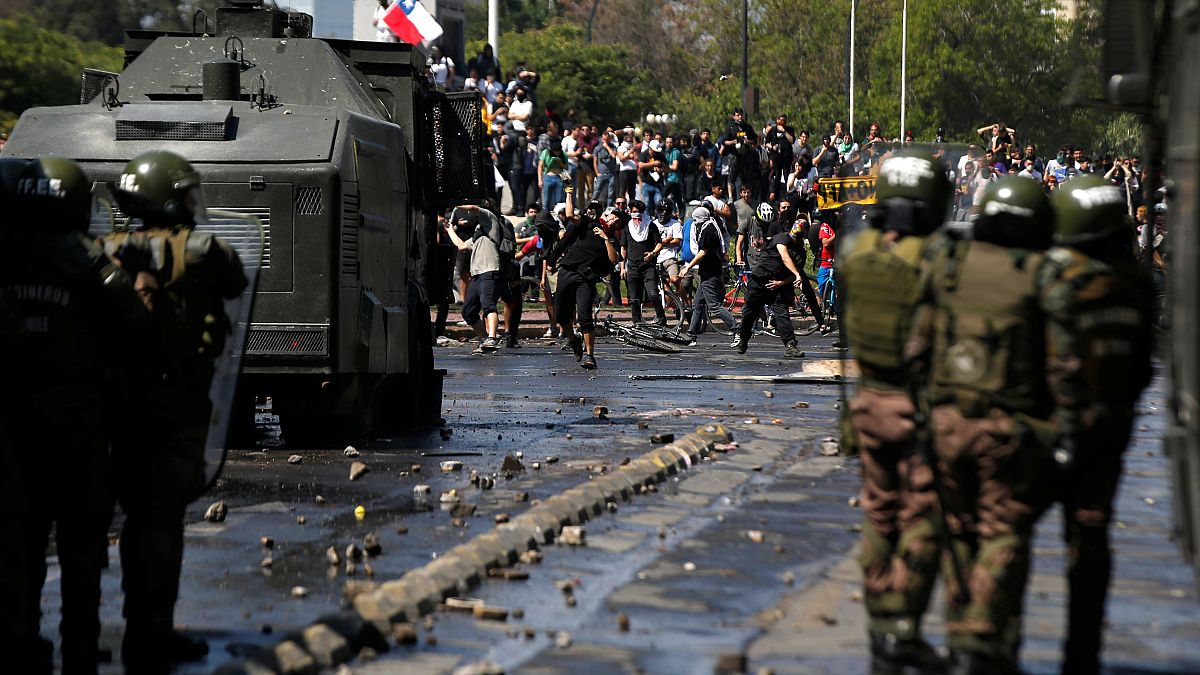 رئیس جمهوری شیلی در سومین شب ناآرامی‌ها: کشور ما درگیر جنگ است