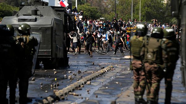 رئیس جمهوری شیلی در سومین شب ناآرامیها: کشور ما درگیر جنگ است رئیس جمهوری شیلی در سومین شب ناآرامیها: کشور ما درگیر جنگ است