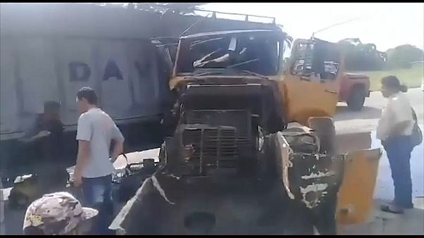 فيديو: شاحنة تصطدم بمجموعة سيارات في فنزويلا ووقوع 14 جريحاً فيديو: شاحنة تصطدم بمجموعة سيارات في فنزويلا ووقوع 14 جريحاً