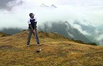 فيديو من منافسات بطولة للغولف في جبل إيفرست  