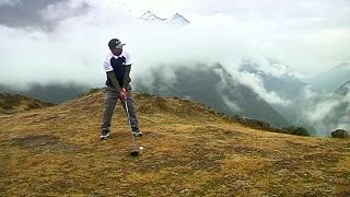 فيديو من منافسات بطولة للغولف في جبل إيفرست