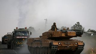 آليات عسكرية تركية على الحدود السورية-التركية