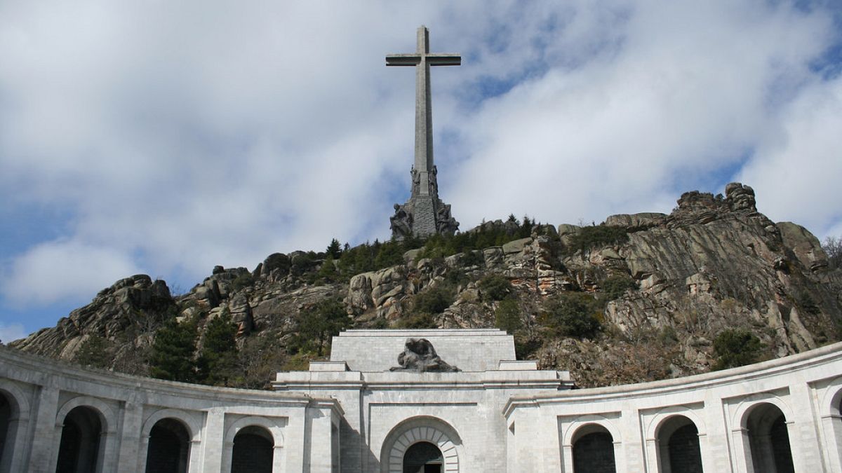 نبش قبر فرانکو، دیکتاتور پیشین اسپانیا پنج شنبه انجام می شود