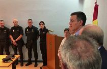 Catalogne : Pedro Sanchez au chevet des policiers blessés