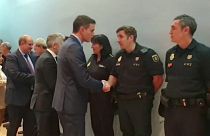 Sánchez dankt Polizisten und wird ausgebuht