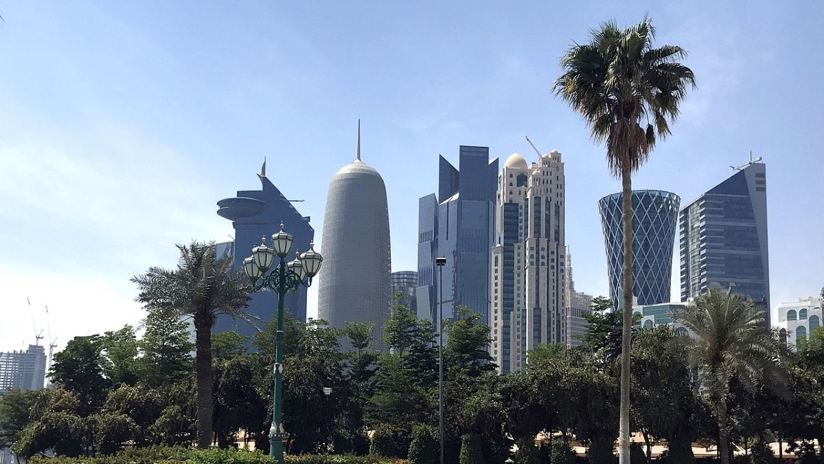 Katar aşırı sıcaklarla mücadele için sokaklara klima yerleştiriyor