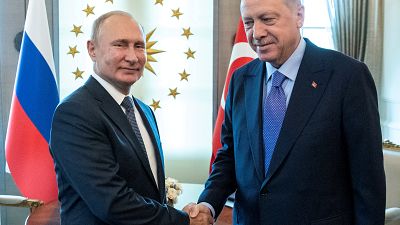 Em Sochi, Putin e Erdoğan debatem invasão turca na Síria