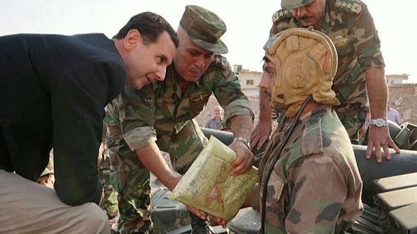 شاهد: الأسد يصف أردوغان باللص خلال زيارة مفاجئة لمدينة إدلب شاهد: الأسد يصف أردوغان باللص خلال زيارة مفاجئة لمدينة إدلب