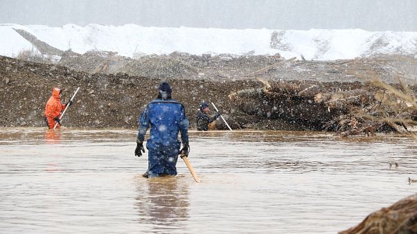 На месте прорыва дамбы под Красноярском обнаружен сейф с золотом На месте прорыва дамбы под Красноярском обнаружен сейф с золотом