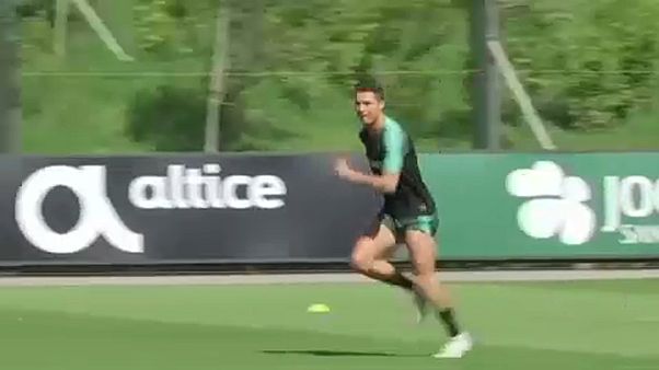 Ronaldo és Messi is 6. alkalommal nyerheti el az Aranylabdát Ronaldo és Messi is 6. alkalommal nyerheti el az Aranylabdát