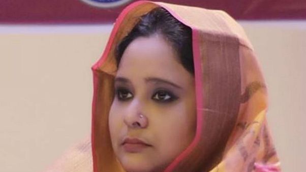 Bangladesh, deputata espulsa dall'università: avrebbe pagato 8 sosia per fare gli esami al posto suo Bangladesh, deputata espulsa dall'università: avrebbe pagato 8 sosia per fare gli esami al posto suo