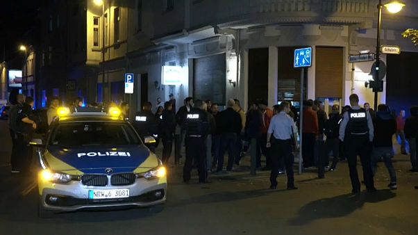 Turcos y kurdos reviven en Alemania el conflicto en Siria Turcos y kurdos reviven en Alemania el conflicto en Siria