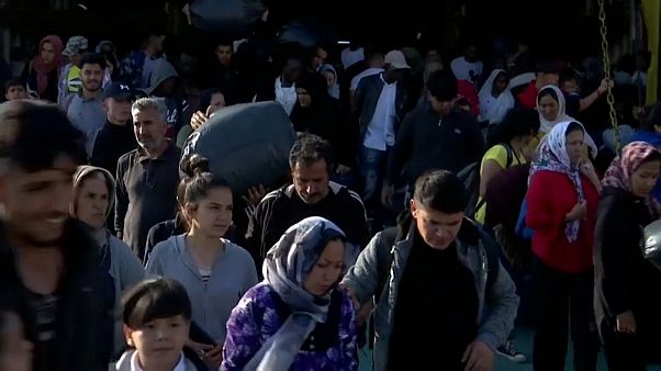 Von Samos aufs Festland: Griechische Behörden siedeln Flüchtlinge um Von Samos aufs Festland: Griechische Behörden siedeln Flüchtlinge um