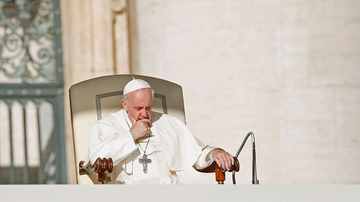 كاردينال قريب من البابا يكشف حقيقة إفلاس الفاتيكان 